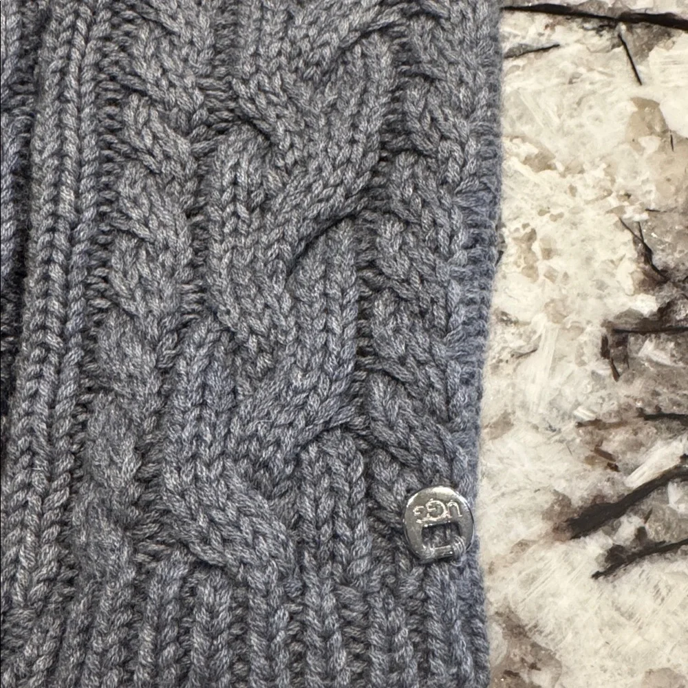 Ugg Fingerless Gloves - Picture 2 of 3
